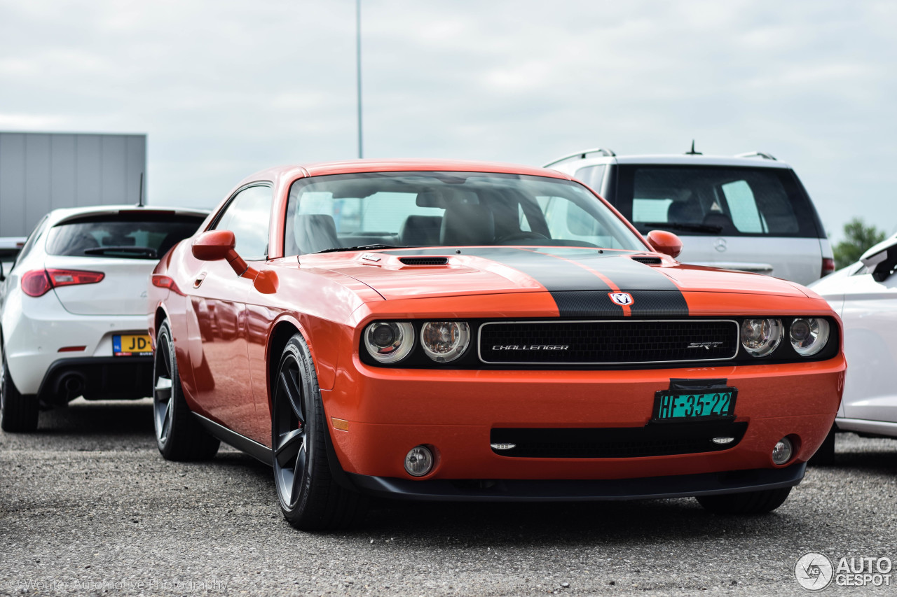 Dodge Challenger SRT-8