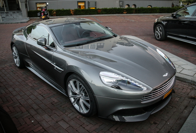 Aston Martin Vanquish 2013