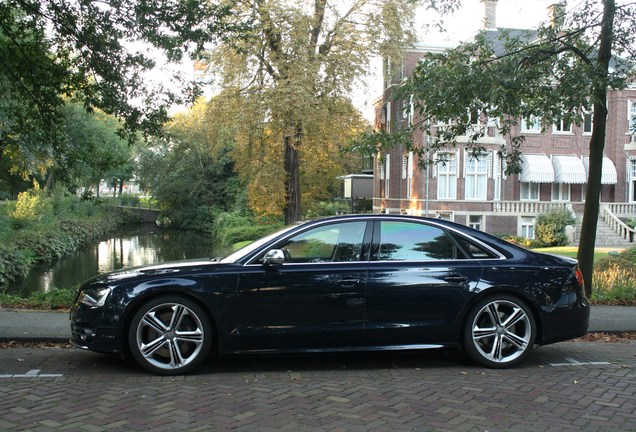 Audi S8 D4