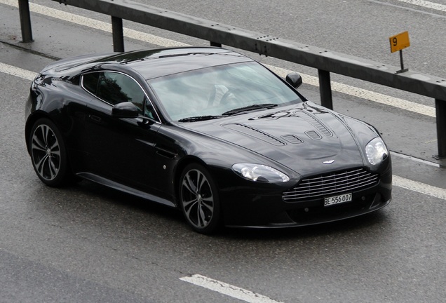 Aston Martin V12 Vantage