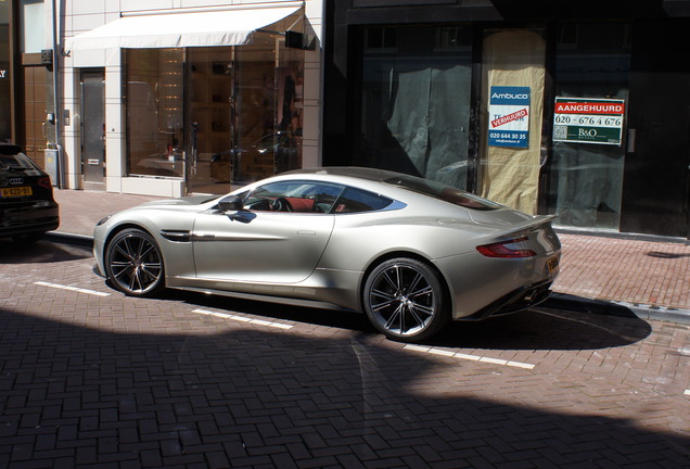 Aston Martin Vanquish 2013