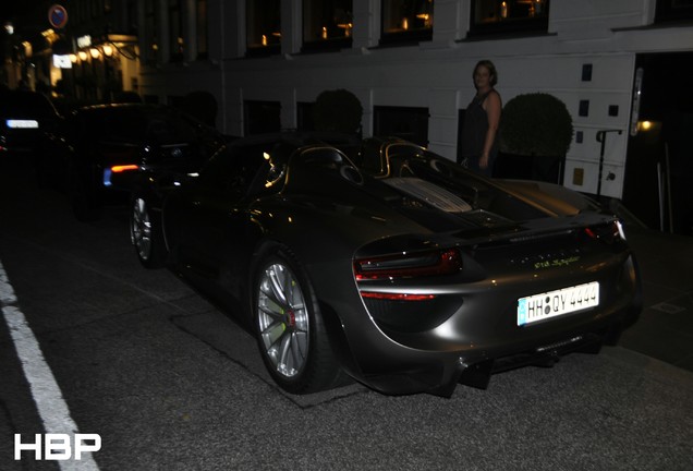 Porsche 918 Spyder Weissach Package