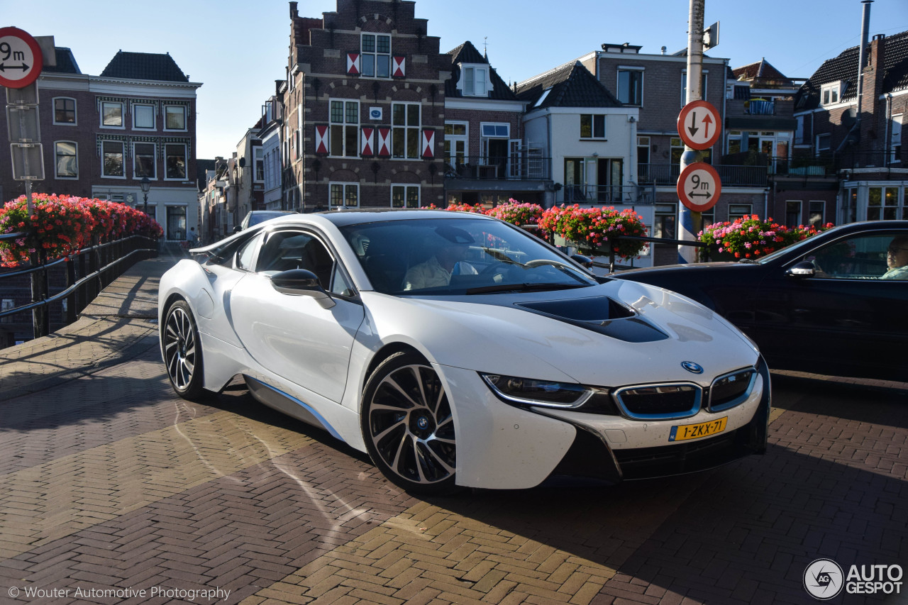 BMW i8