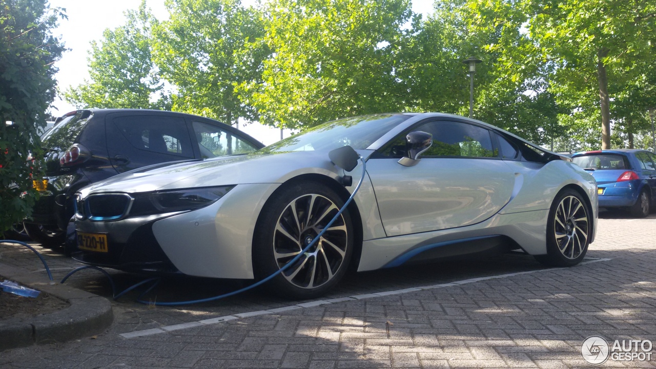 BMW i8