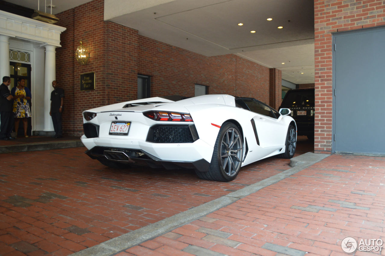 Lamborghini Aventador LP700-4 Roadster