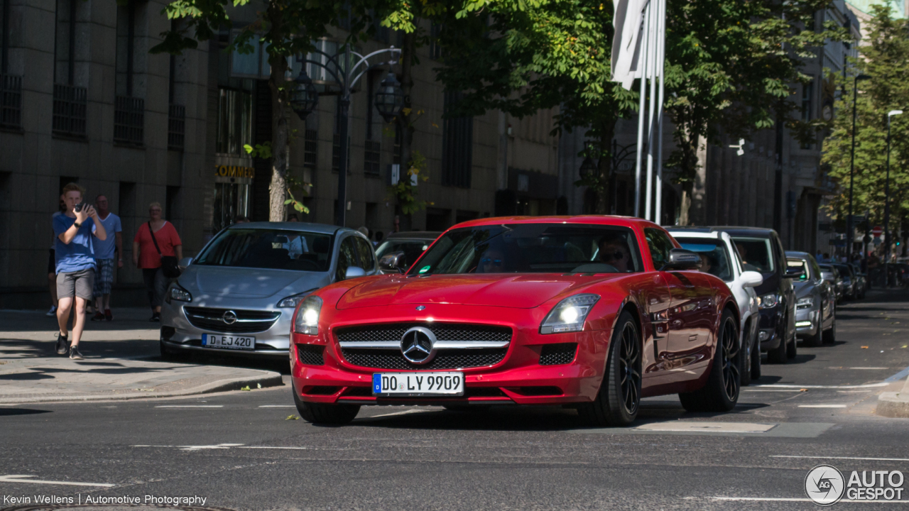 Mercedes-Benz SLS AMG