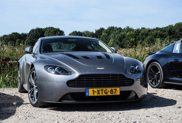 Aston Martin V12 Vantage