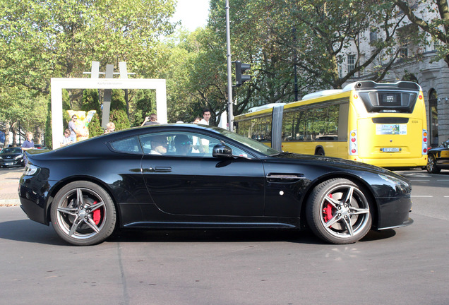 Aston Martin V8 Vantage 2012