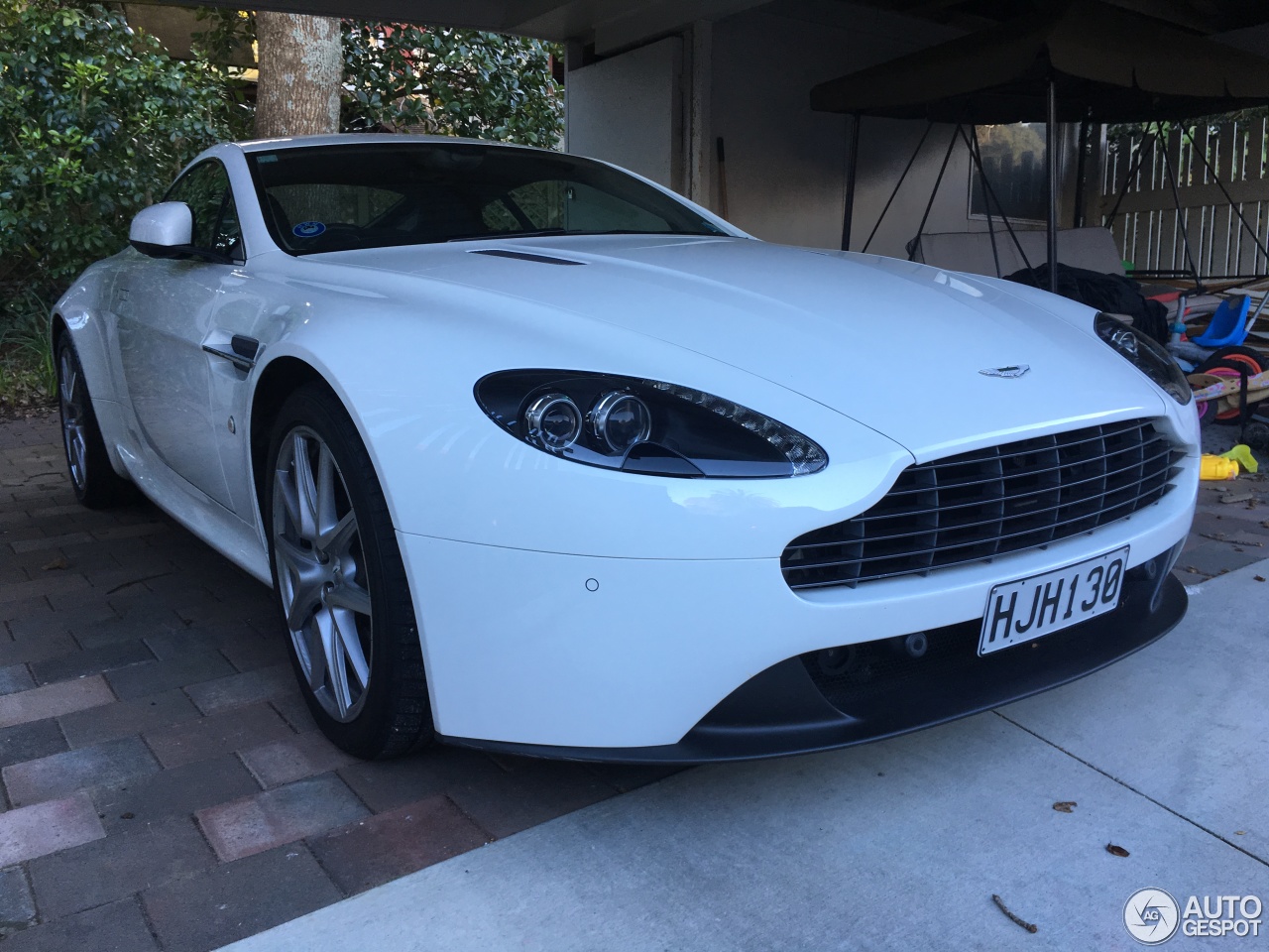 Aston Martin V8 Vantage 2012