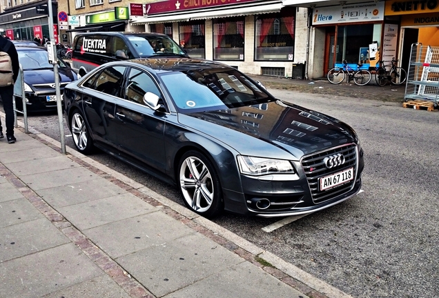 Audi S8 D4