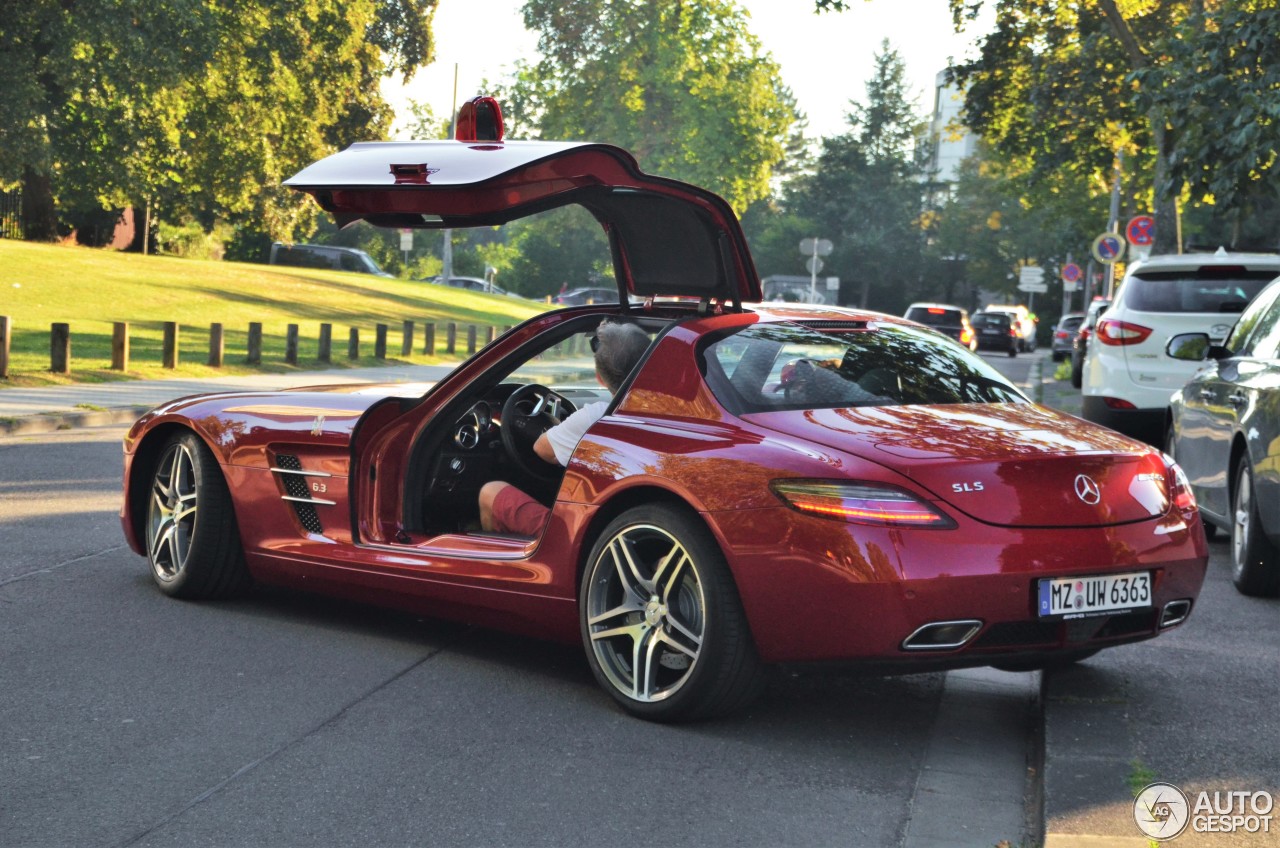 Mercedes-Benz SLS AMG