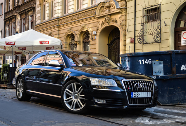 Audi S8 D3