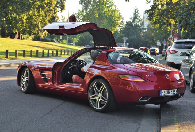 Mercedes-Benz SLS AMG