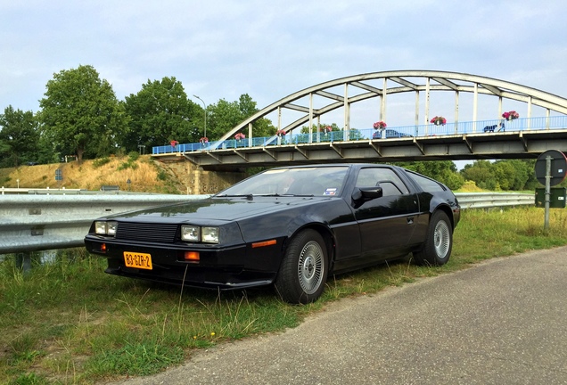 DeLorean DMC-12