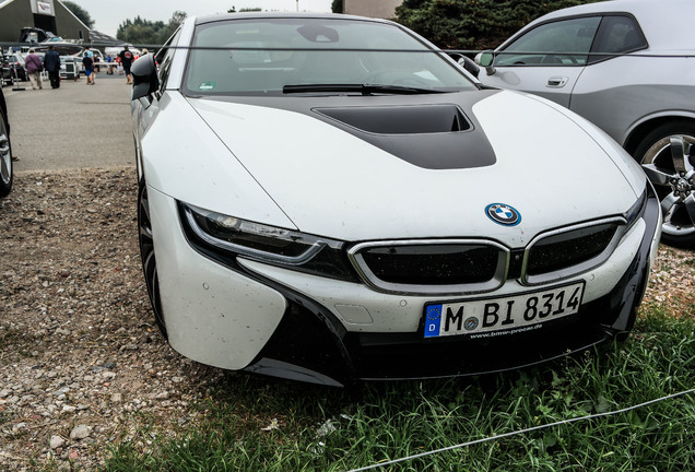 BMW i8