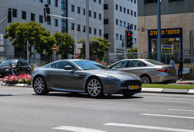 Aston Martin V8 Vantage 2012