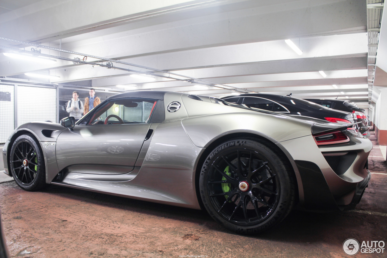 Porsche 918 Spyder Weissach Package