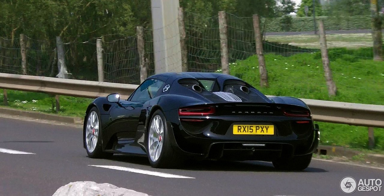 Porsche 918 Spyder Weissach Package