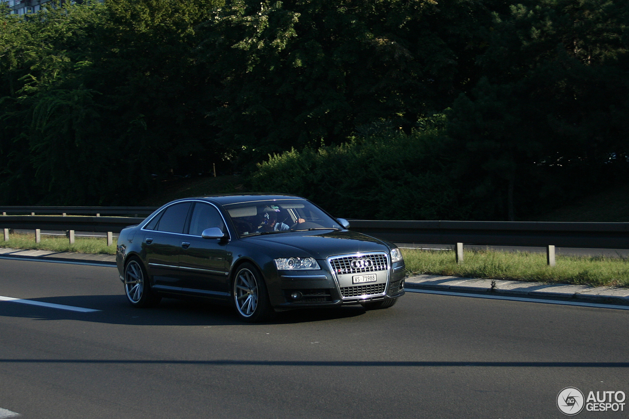 Audi S8 D3