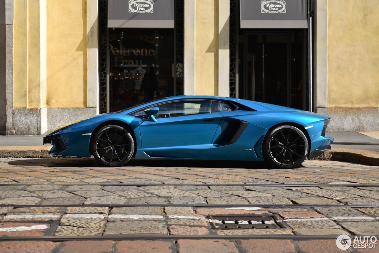 Lamborghini Aventador LP700-4