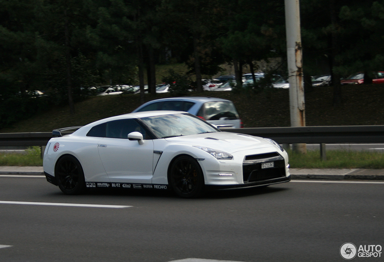 Nissan GT-R 2011