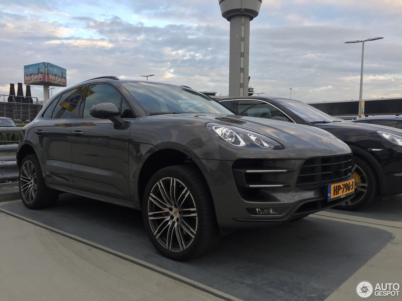 Porsche 95B Macan Turbo