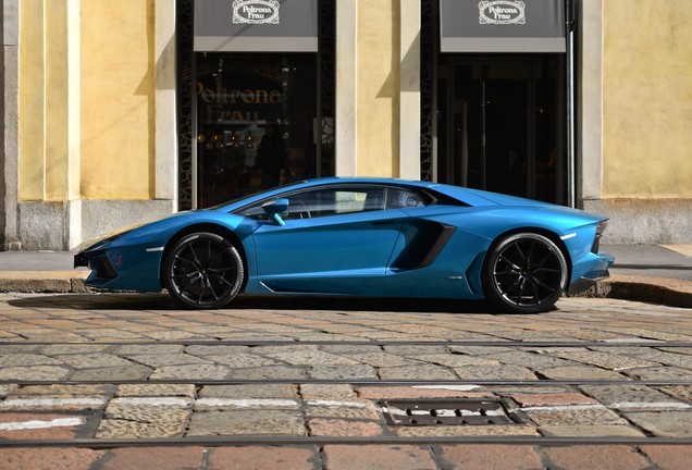 Lamborghini Aventador LP700-4