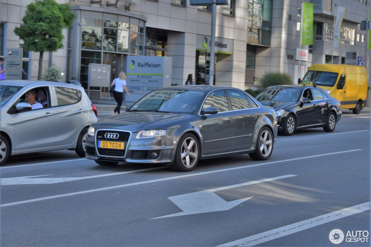 Audi RS4 Sedan