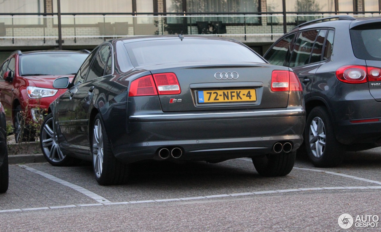 Audi S8 D3