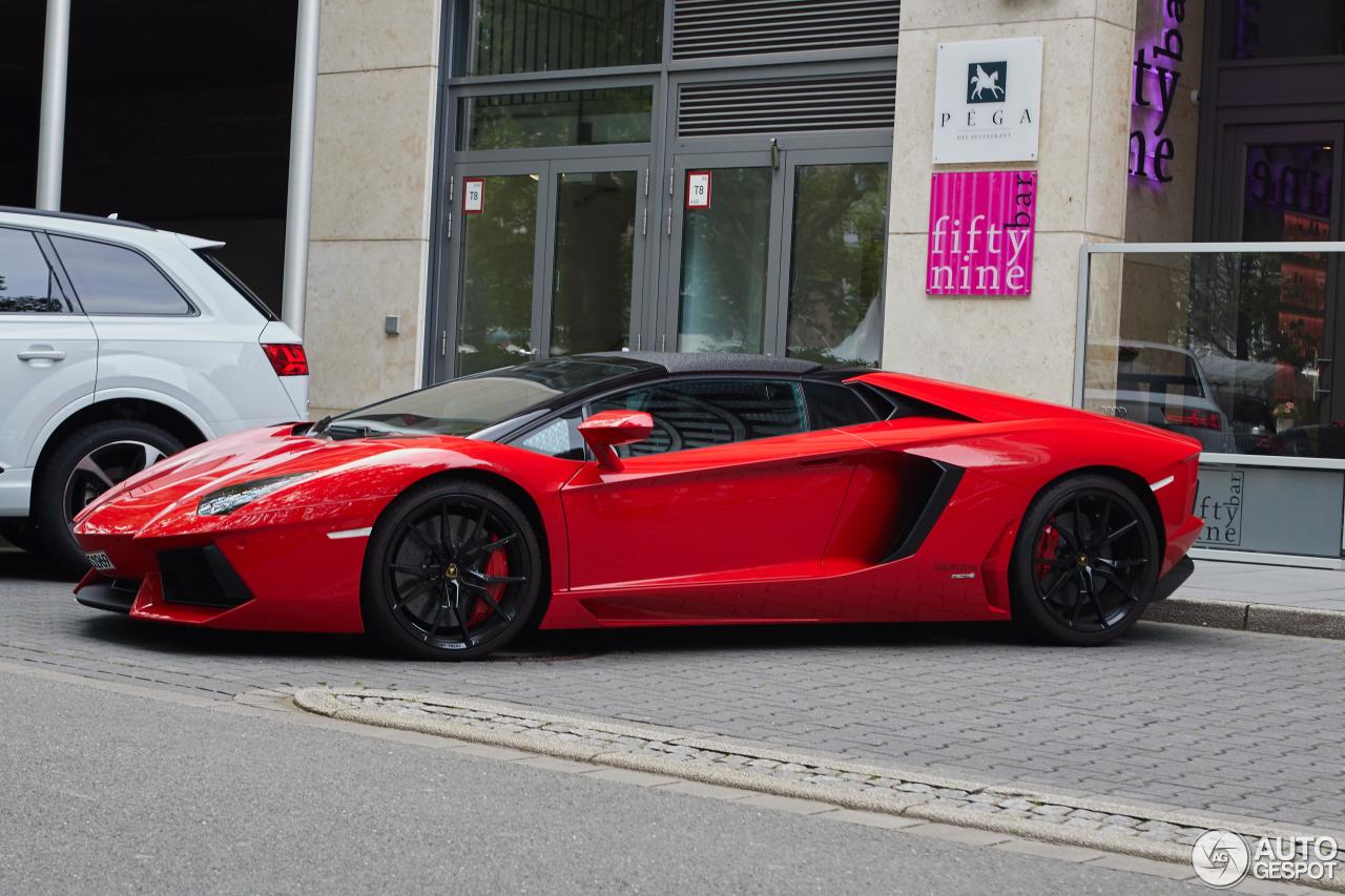 Lamborghini Aventador LP700-4 Roadster