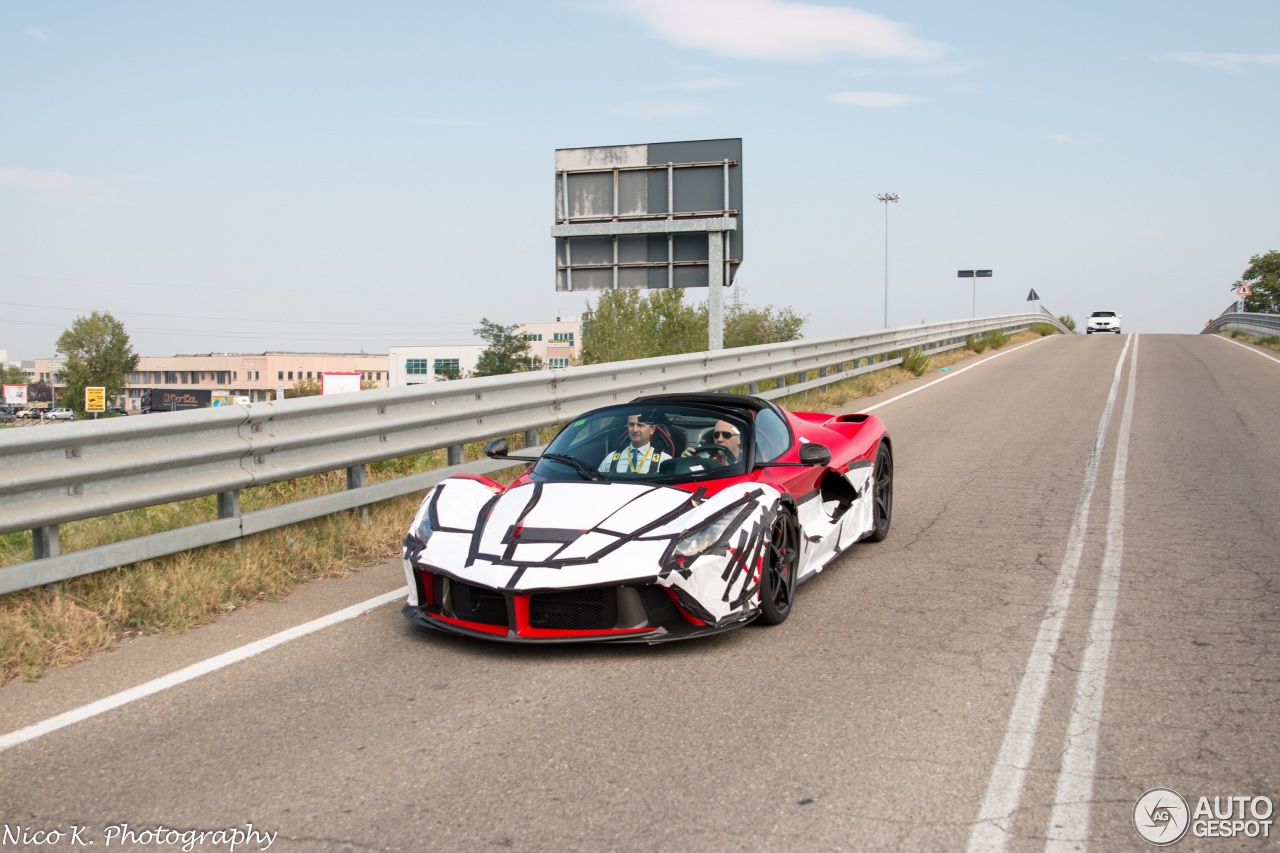 Ferrari LaFerrari Aperta