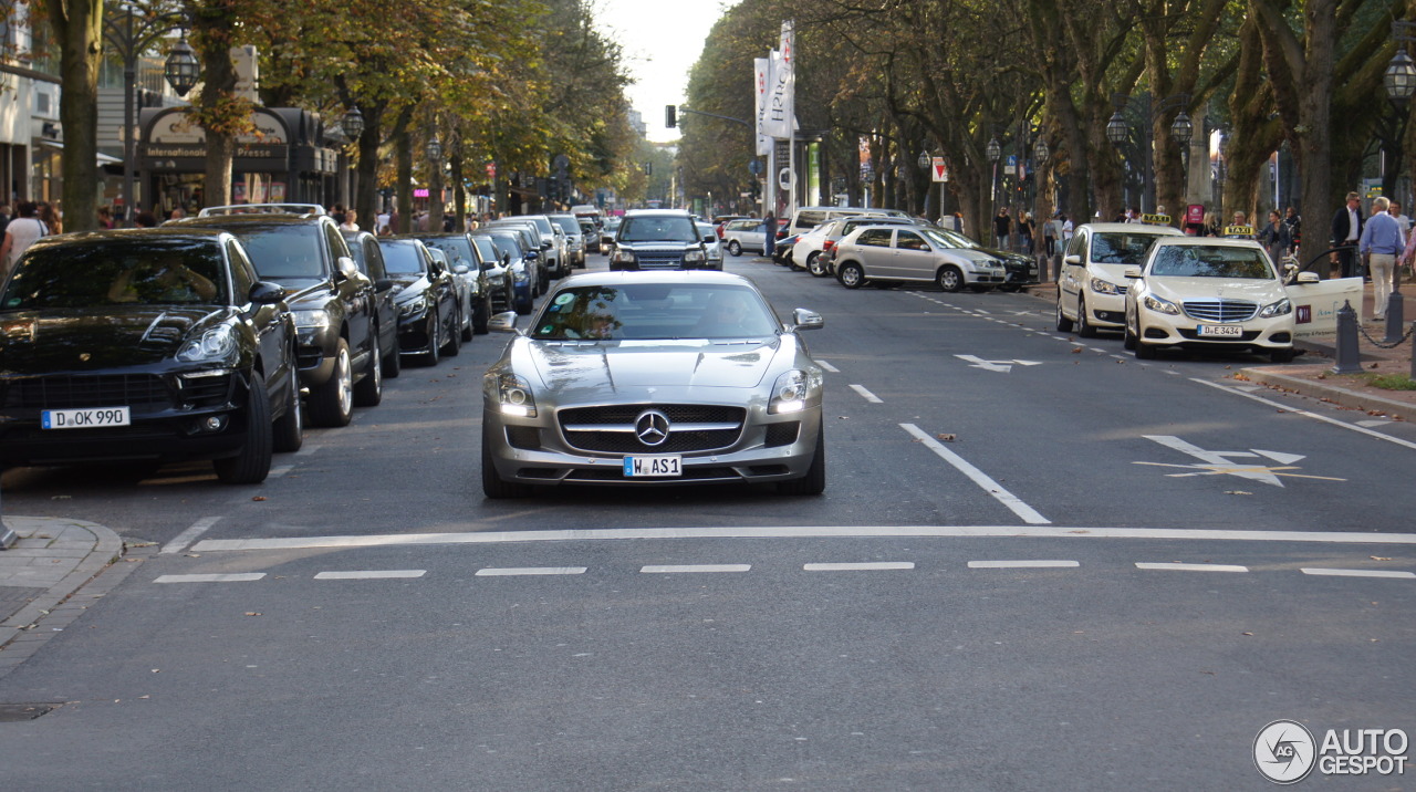 Mercedes-Benz SLS AMG