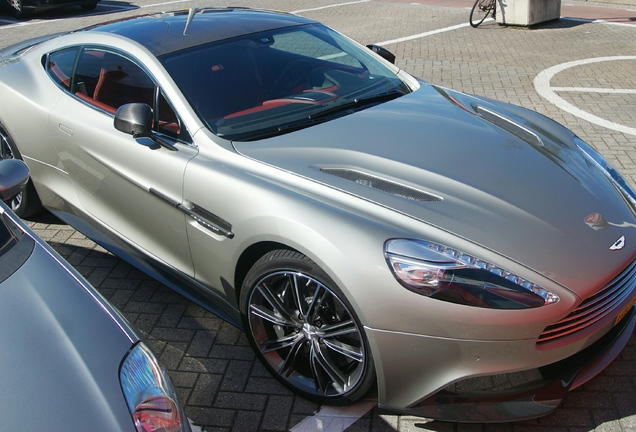 Aston Martin Vanquish 2013