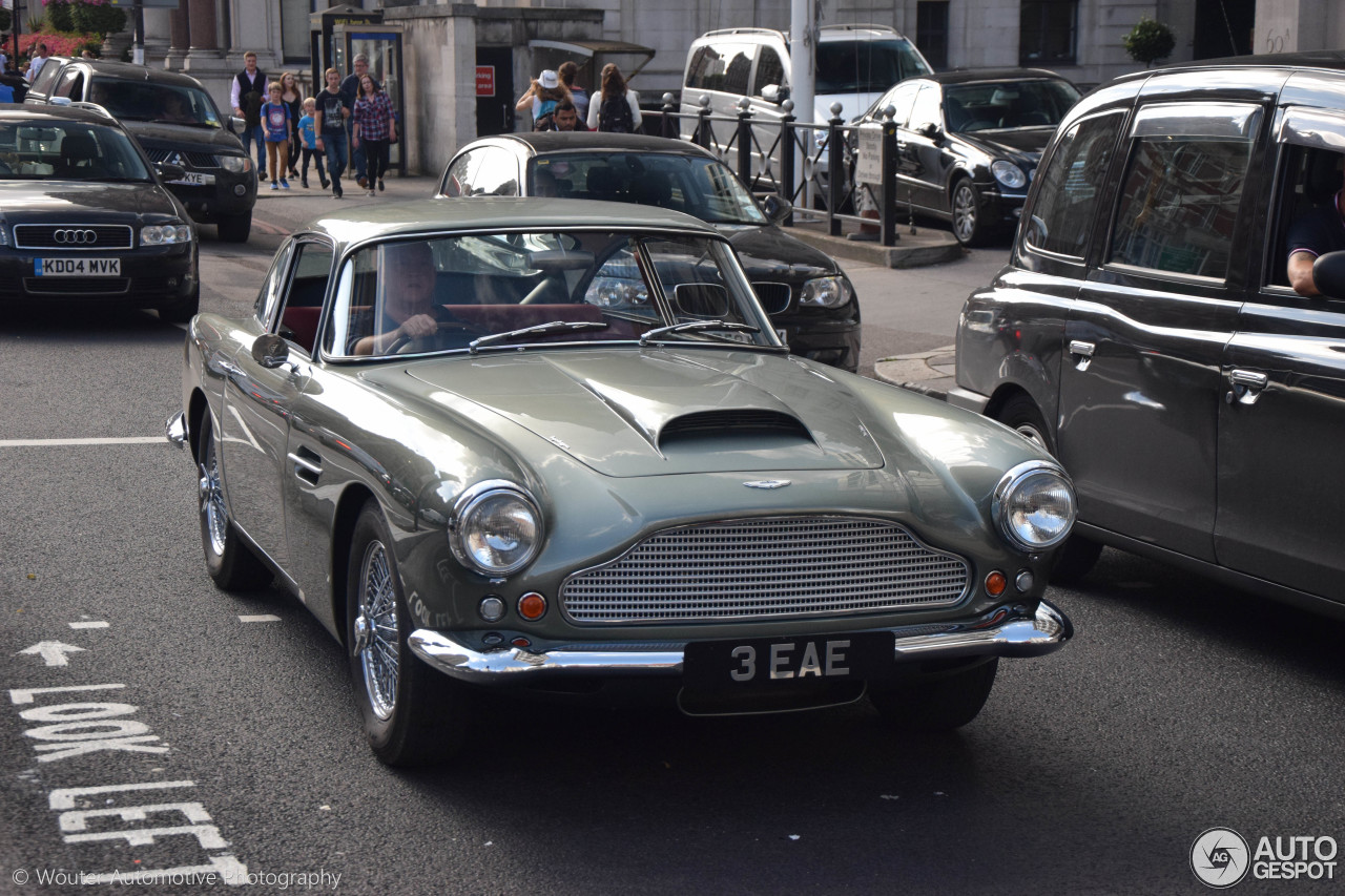 Aston Martin DB4