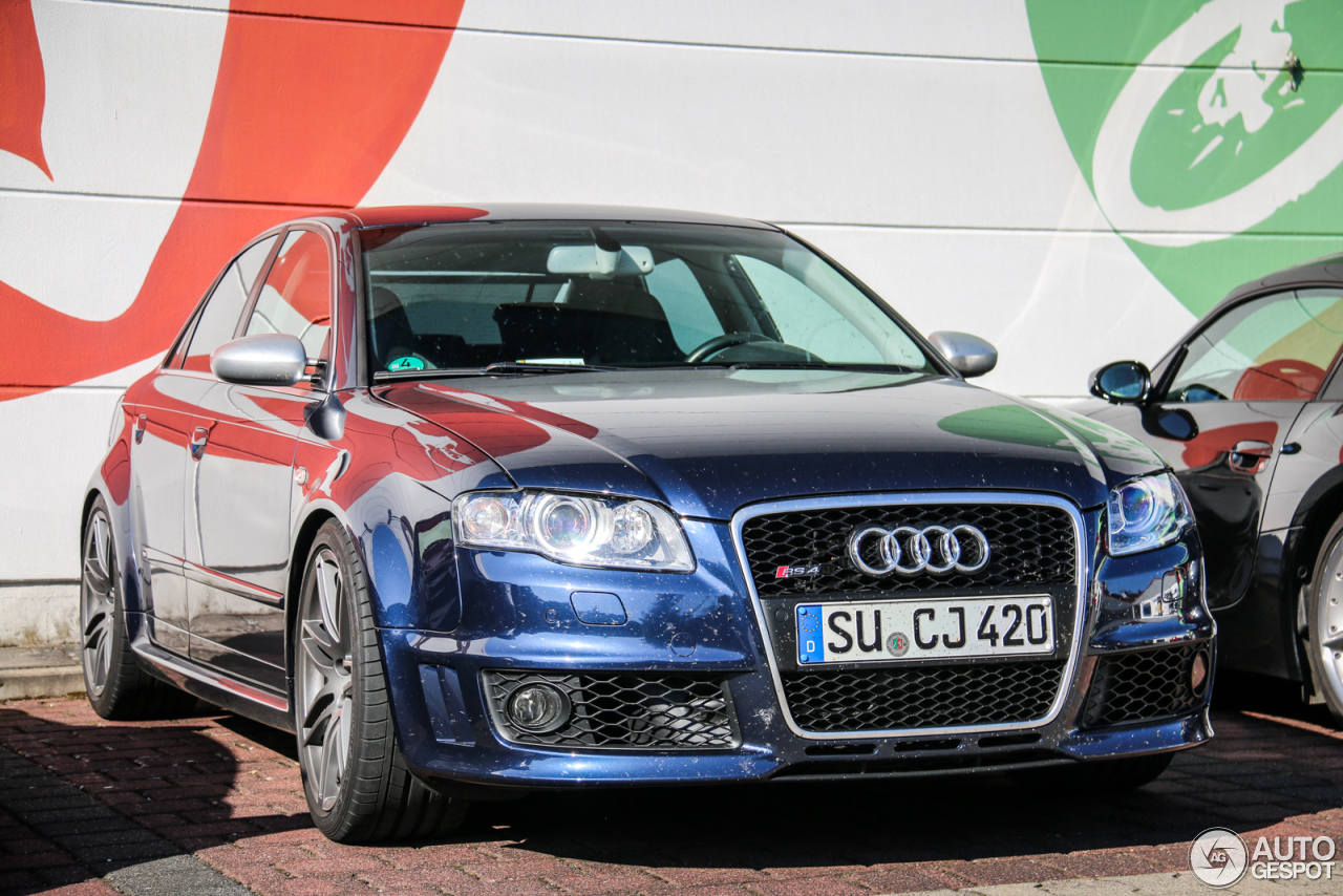 Audi RS4 Sedan