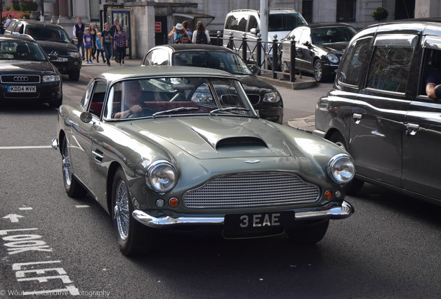 Aston Martin DB4