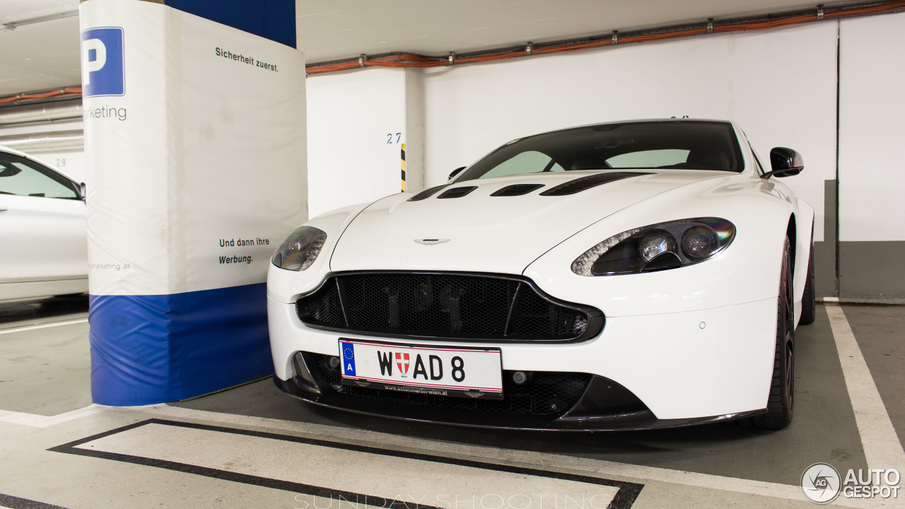 Aston Martin V12 Vantage S