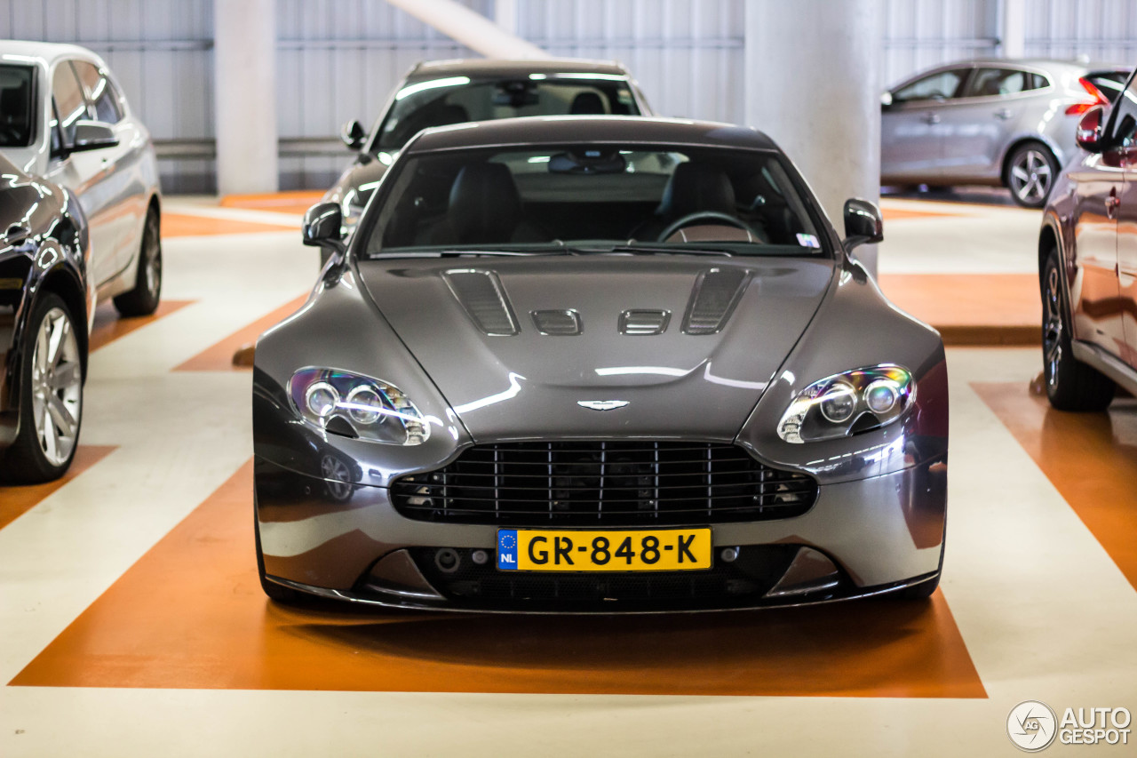 Aston Martin V12 Vantage