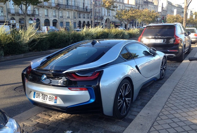 BMW i8