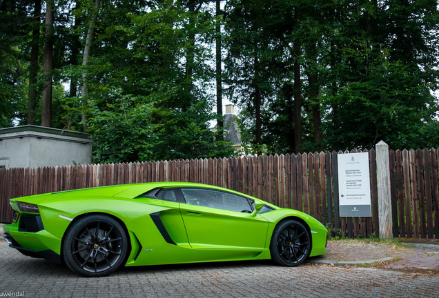 Lamborghini Aventador LP700-4