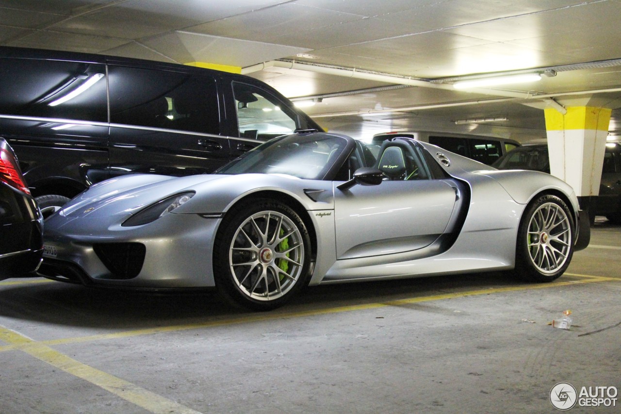 Porsche 918 Spyder Weissach Package