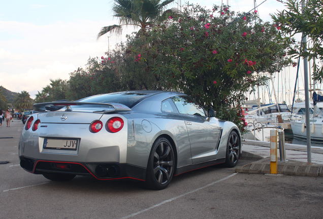 Nissan GT-R