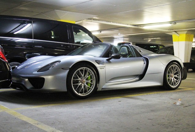 Porsche 918 Spyder Weissach Package