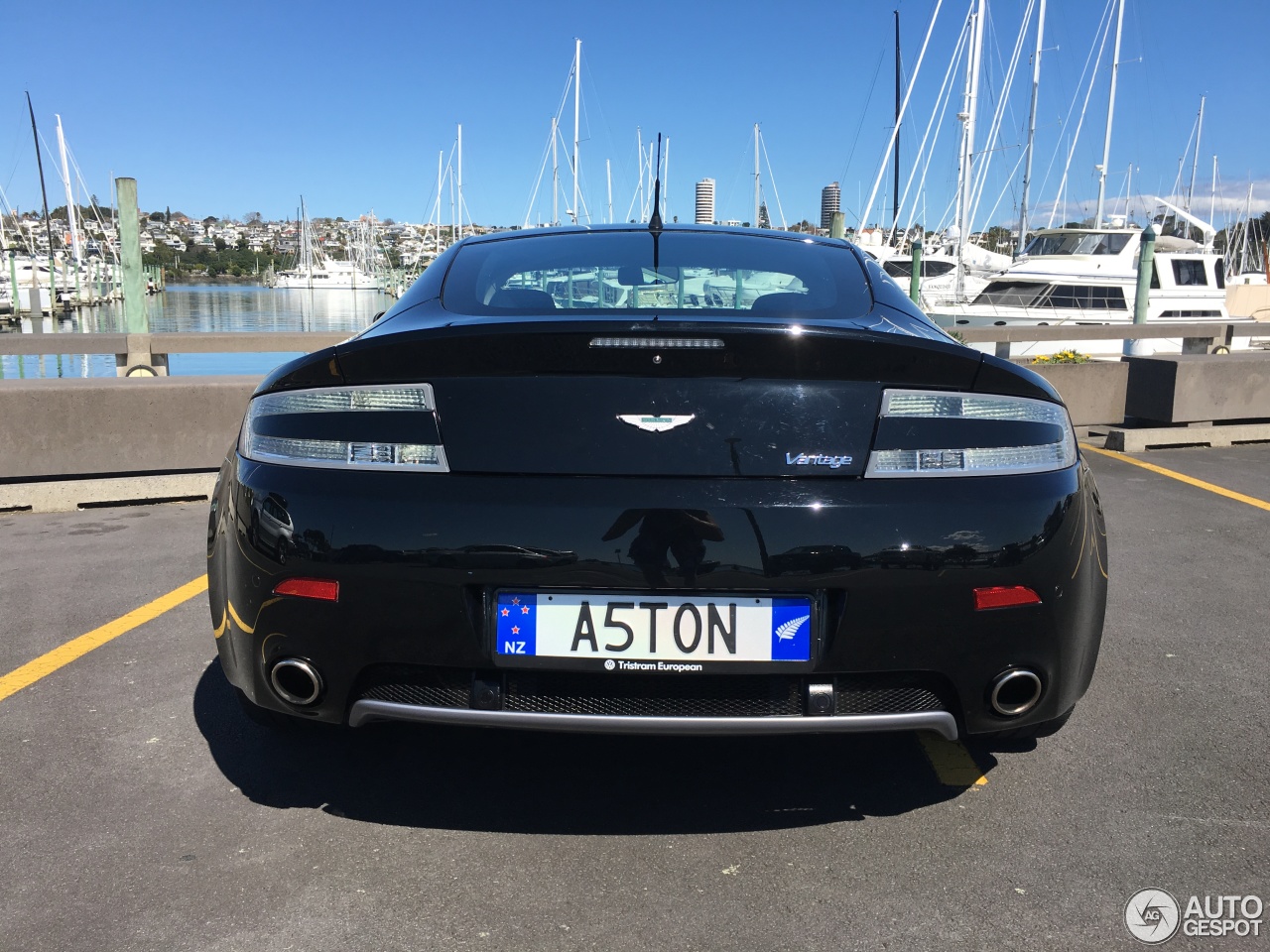 Aston Martin V8 Vantage