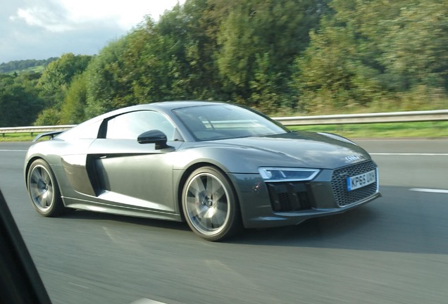 Audi R8 V10 Plus 2015