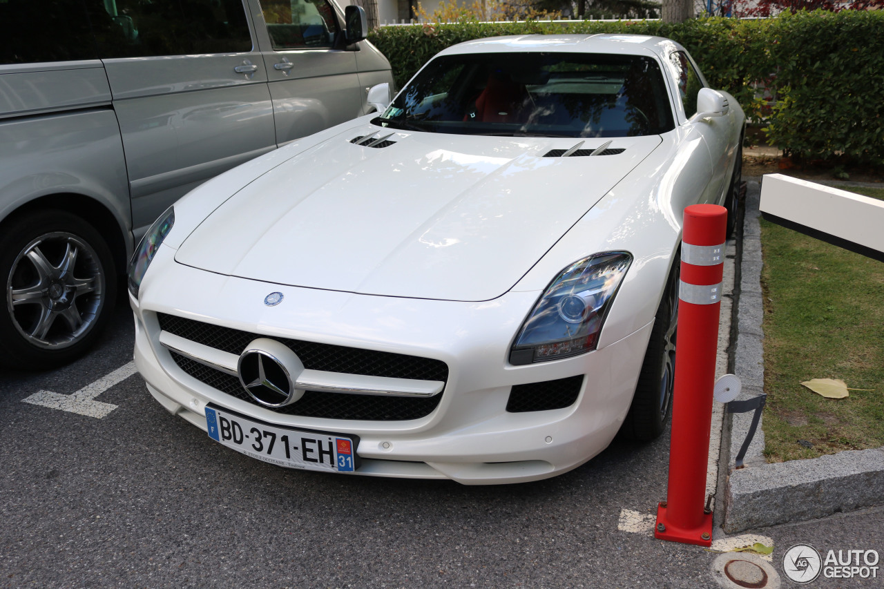 Mercedes-Benz SLS AMG