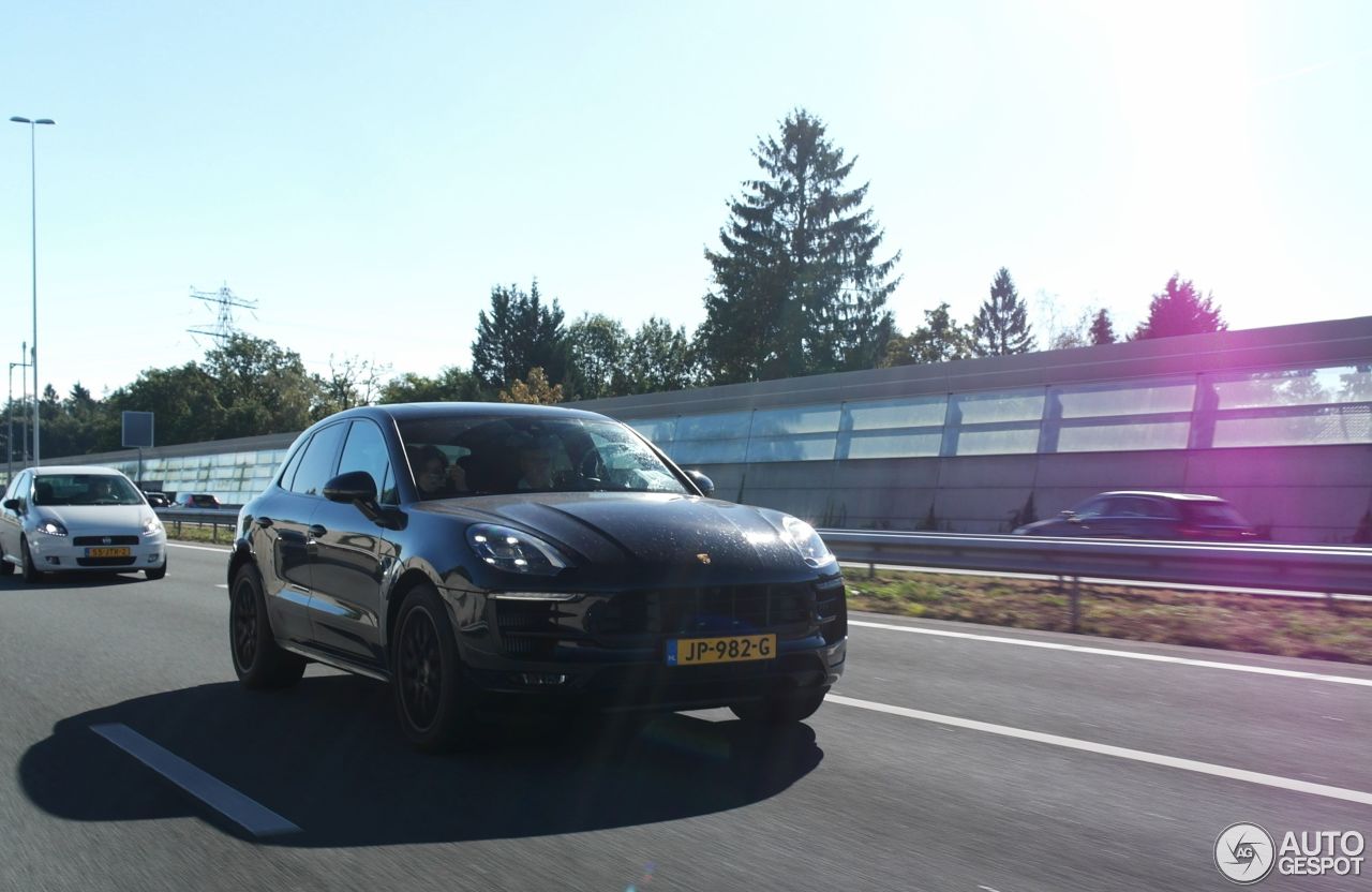 Porsche 95B Macan GTS