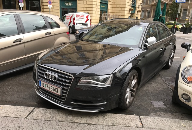 Audi S8 D4