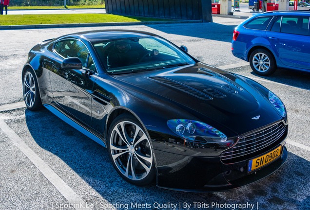 Aston Martin V12 Vantage Carbon Black Edition