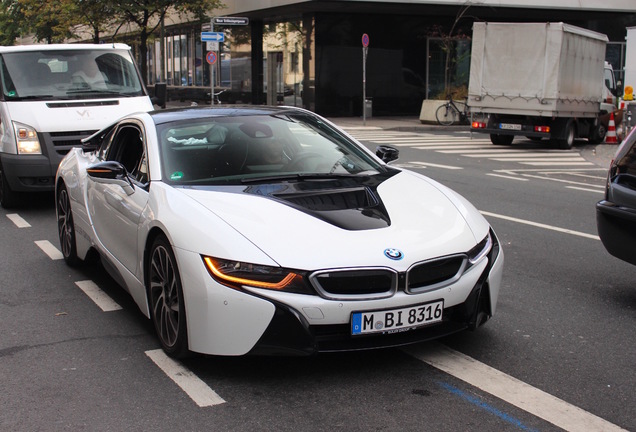 BMW i8